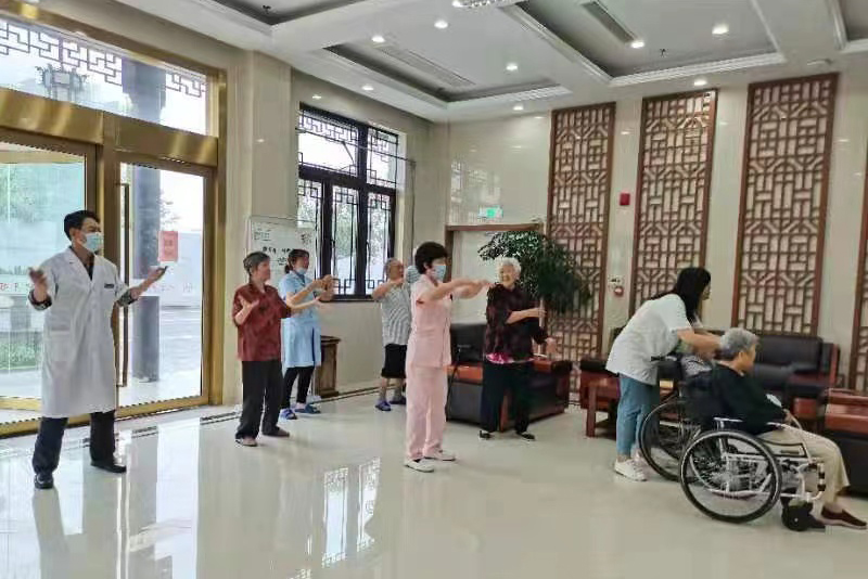 如今的老年人为什么都喜欢住进老人院？